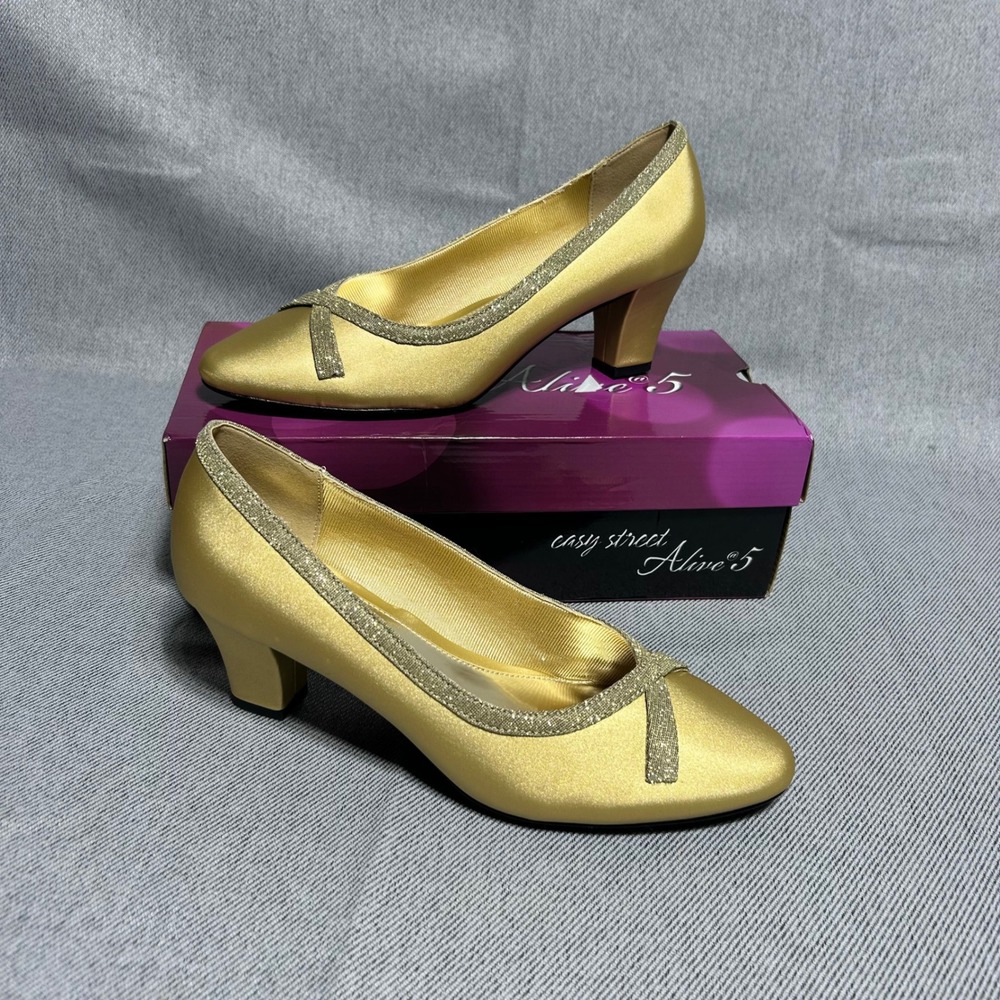 Easy Street Kata Pumps Womens 10 Gold Satin Glitter Dress Shoes Kitten Heels